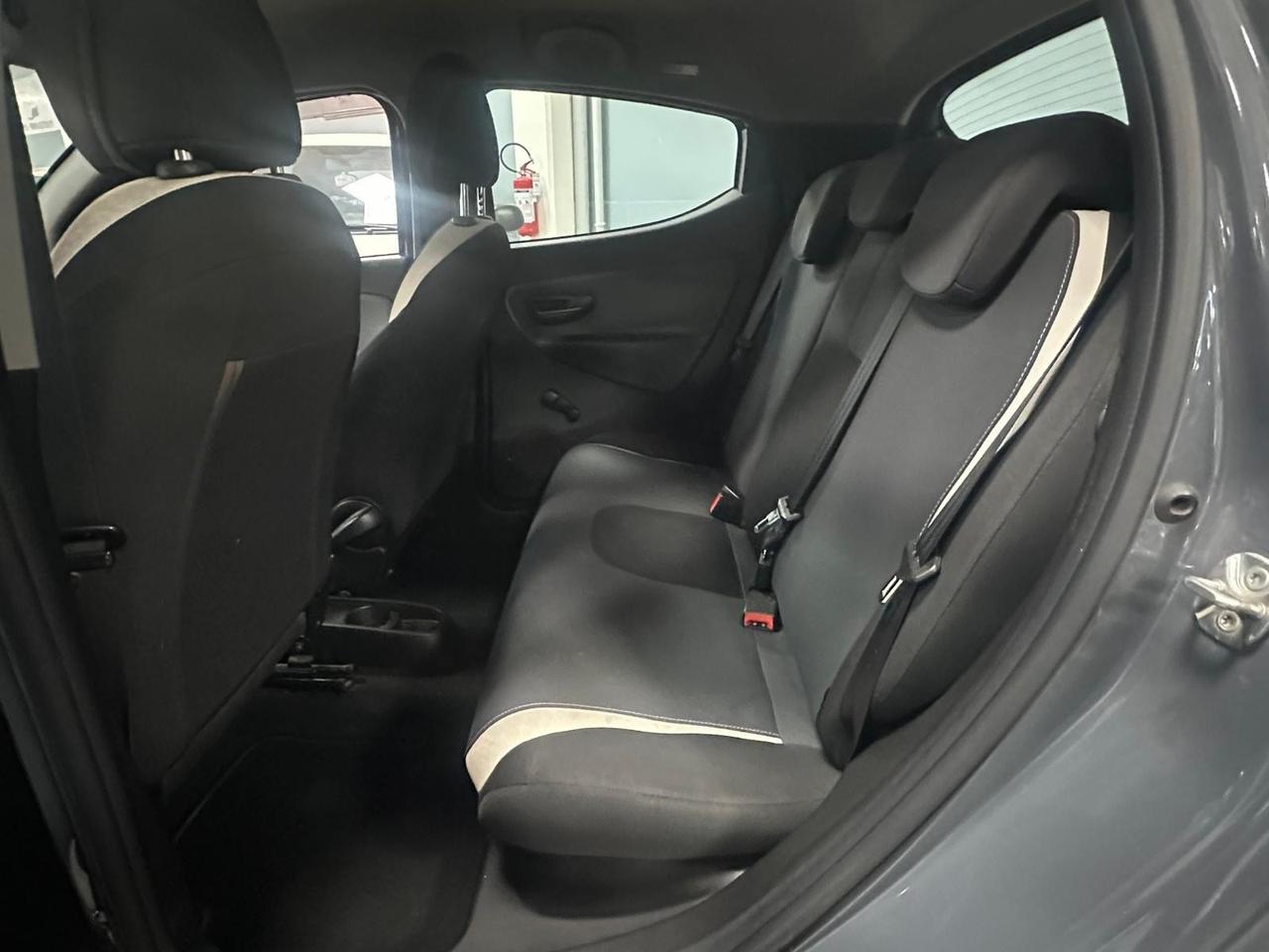 Lancia Ypsilon 1.2 69 CV 5 porte Elle Ok Neopatentati