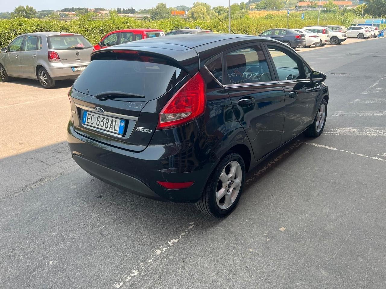 Ford Fiesta 1.4 TDCi 70CV 5 porte Titanium