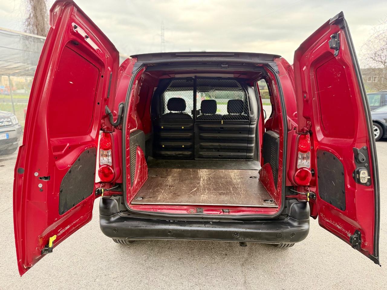 Peugeot Partner 2011 1.6 HDi furgone 3 posti GARANZIA 12 mesi ! ! !