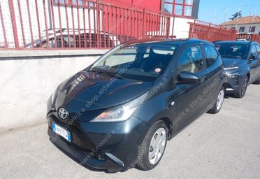 Toyota Aygo 1.0 VVT-i 69 CV 5 porte x-play TSS