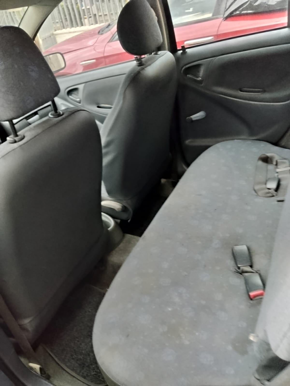 Toyota Yaris 1.0i 16V cat 5 porte Sol