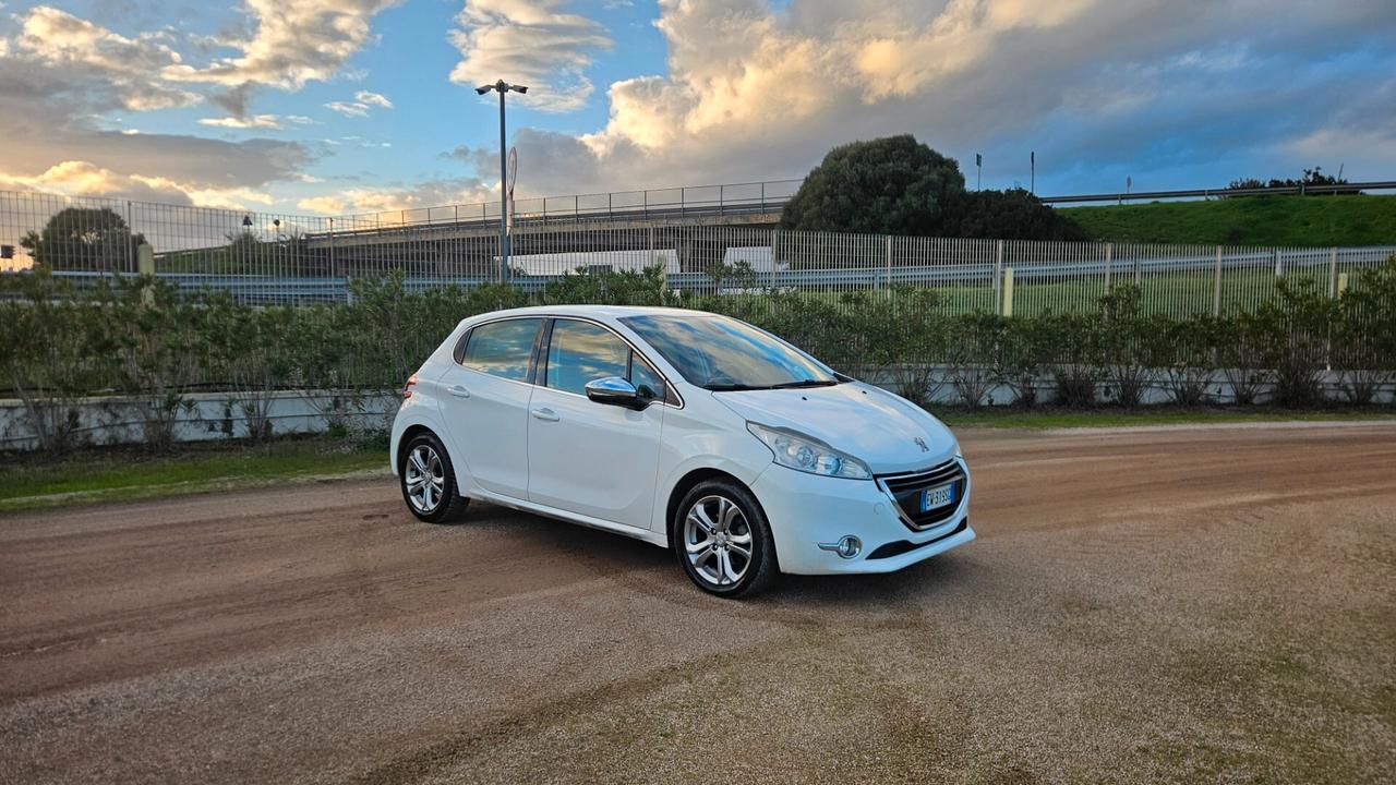 Peugeot 208 1.4 HDi 68 CV 5 porte Allure