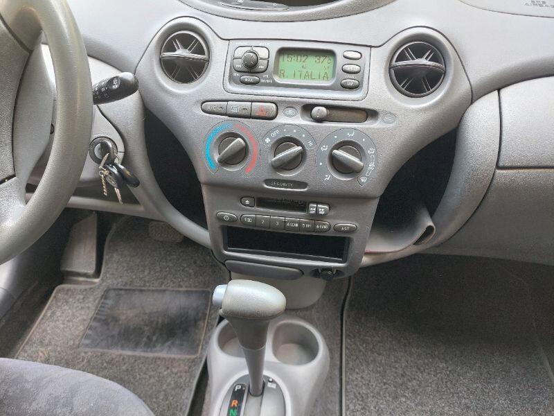 Toyota Yaris 1.3i 16V CAMBIO AUTOMATICO GOMME FRENI NUOVI
