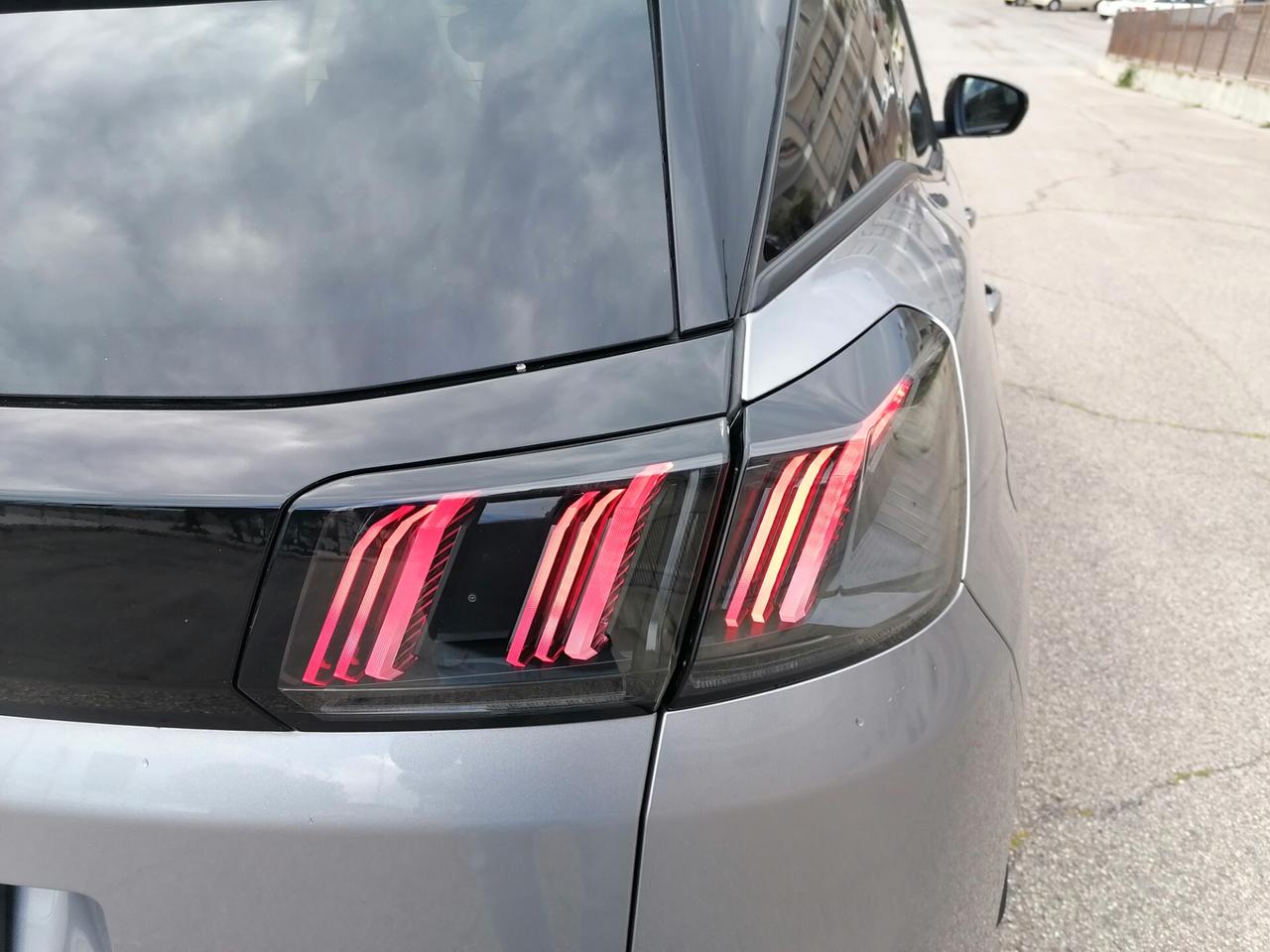 PEUGEOT 3008 ALLURE 1.5 BLUEHDI 130CV FULL LED AUTOMATICA