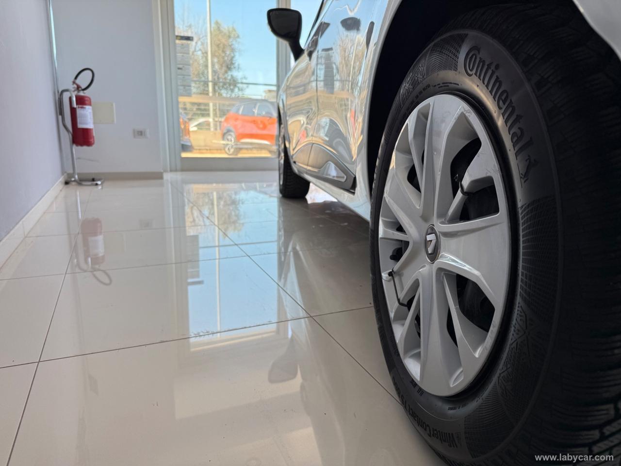 RENAULT Clio dCi 8V 75CV 5p. Moschino Zen