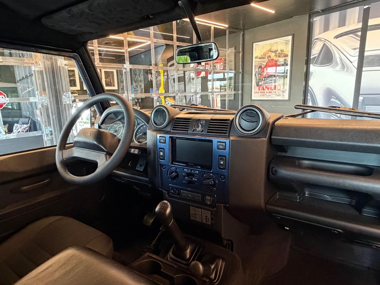 Land Rover Defender 110 2.4 TD4 Station Wagon "The World's Style"
