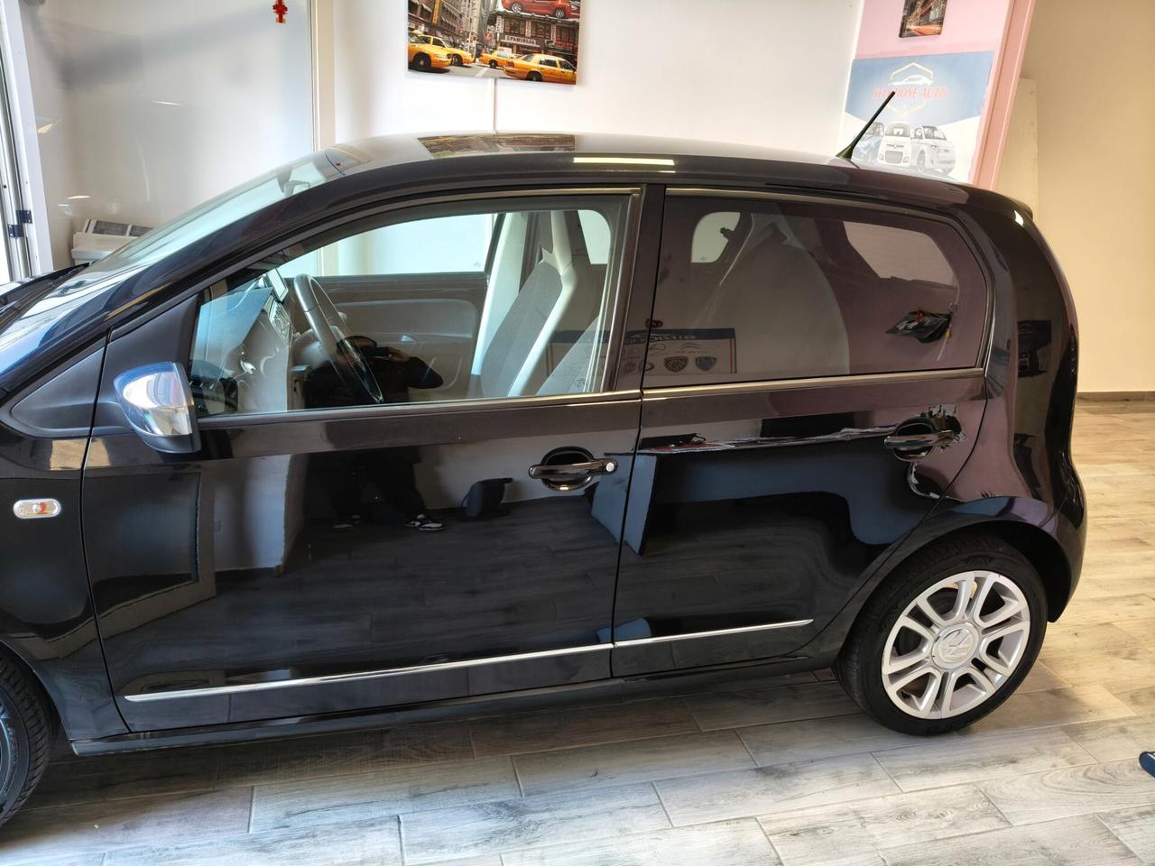 VOLKSWAGEN UP 1000 A METANO FULL OPTIONAL