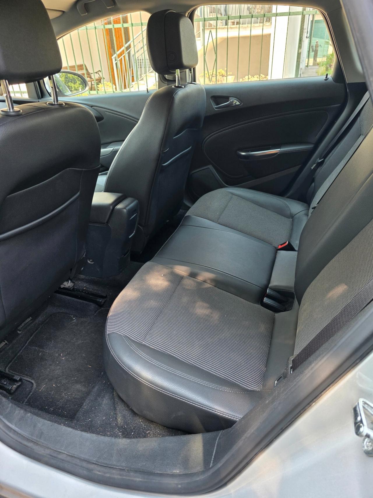Opel Astra 1.7 CDTI 2012
