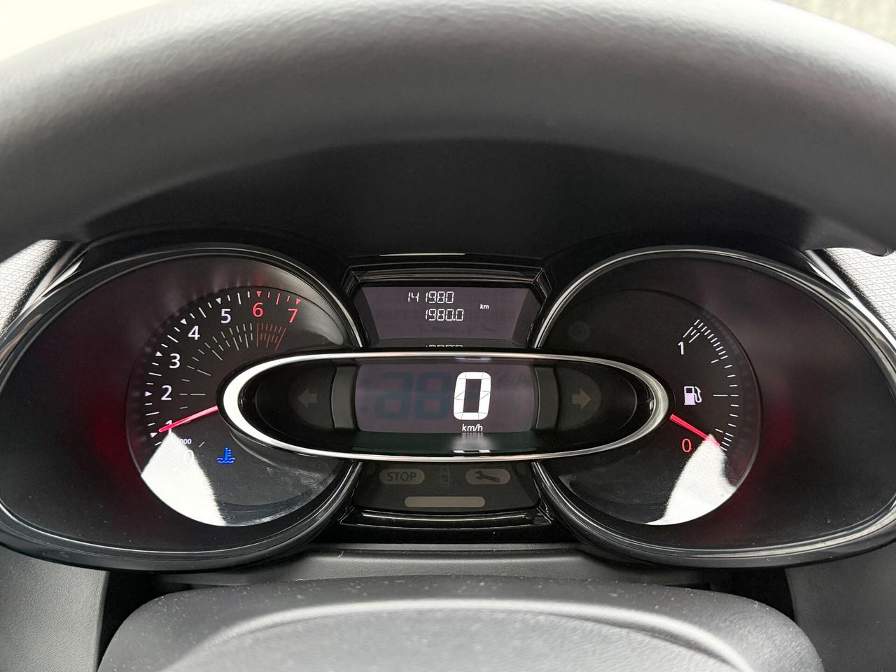 Renault Clio 1.2 75 CV 5 porte Duel