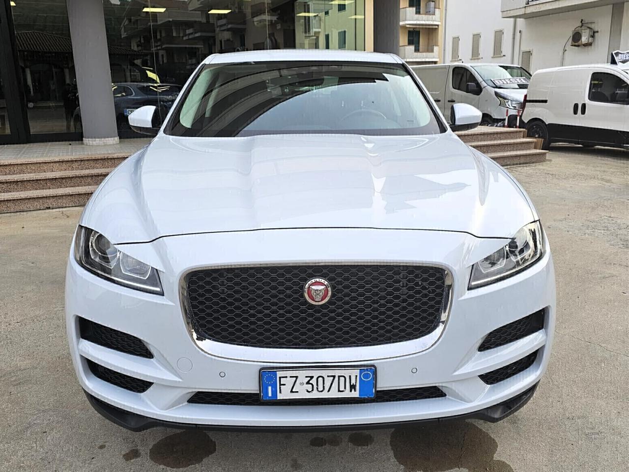 Jaguar F-Pace 2.0 D 180 CV AWD aut. Pure - Superprezzo!
