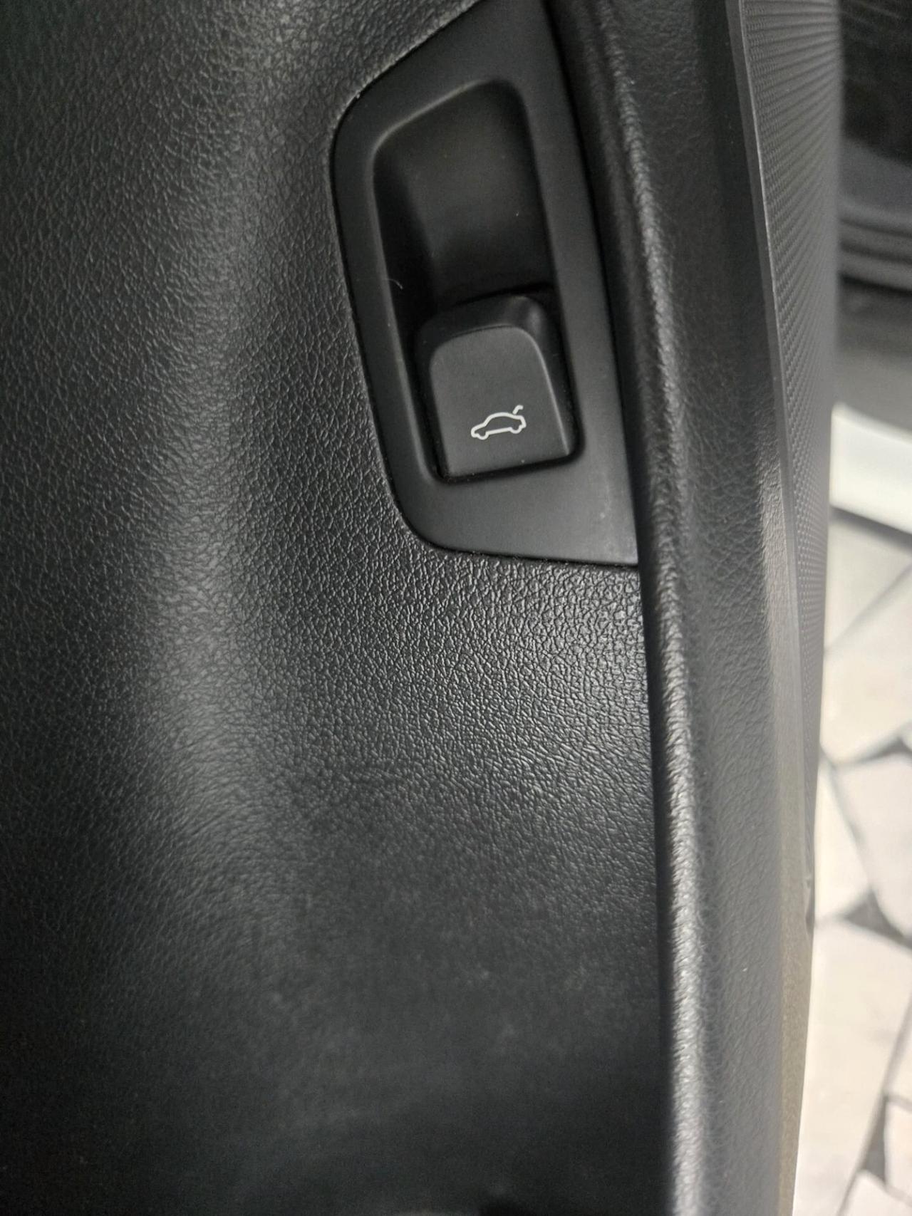 Audi Q3 2.0 TDI 120 CV S tronic Young