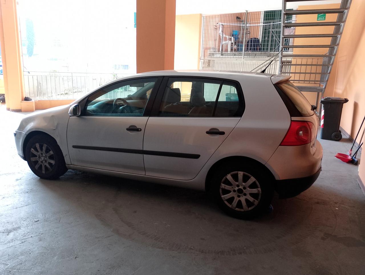 Volkswagen Golf 1.6 16V FSI 5p. Comfortline