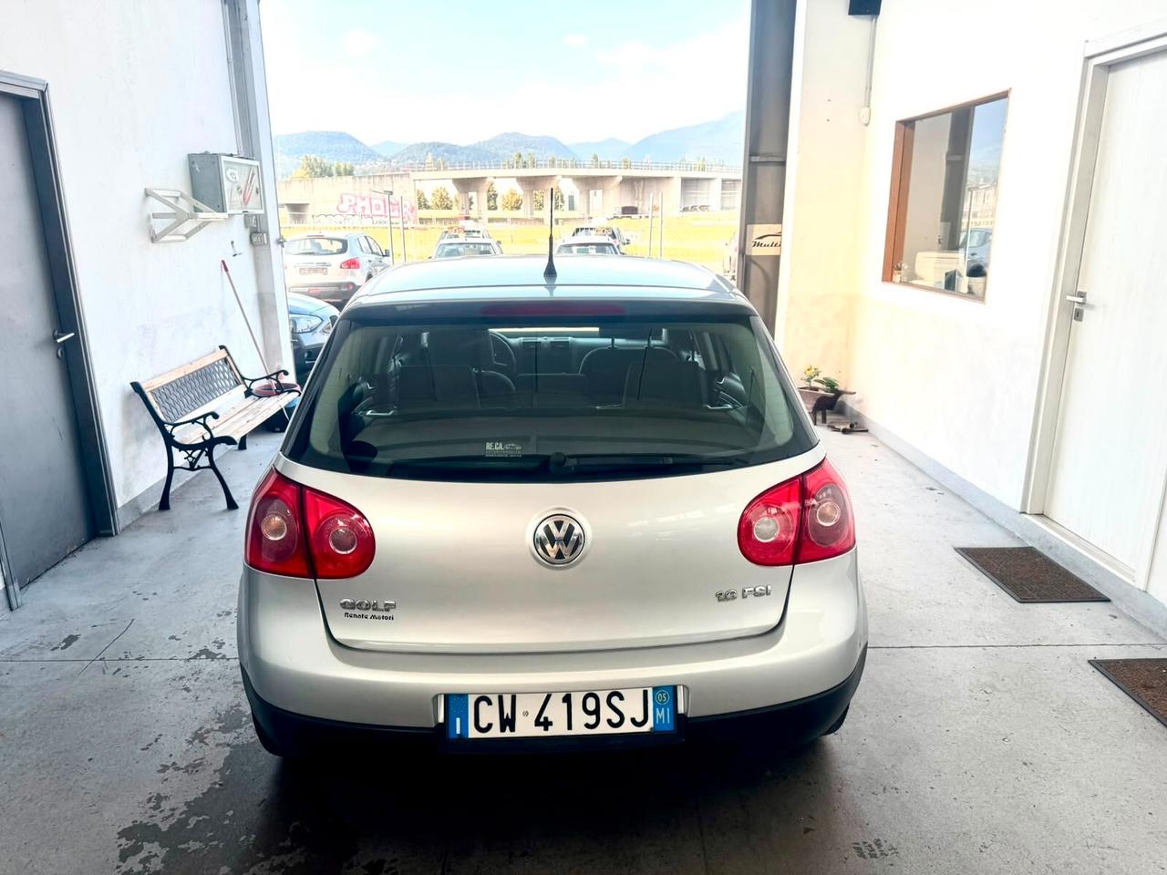 Volkswagen Golf 1.6 16V FSI 5p. Sportline