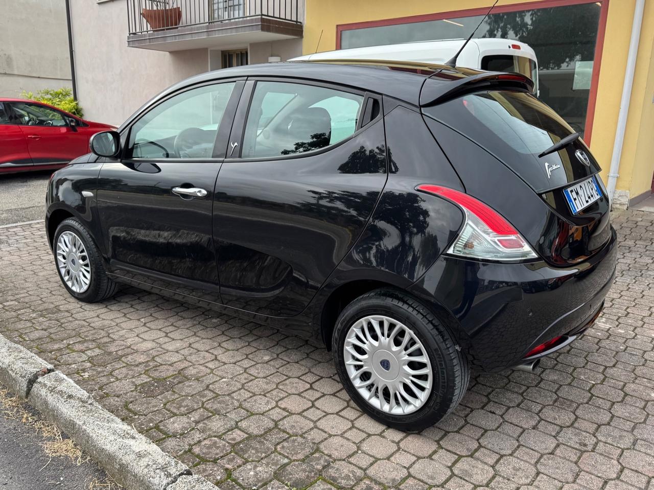 Lancia Ypsilon 1.2 69 CV 5 porte Gold