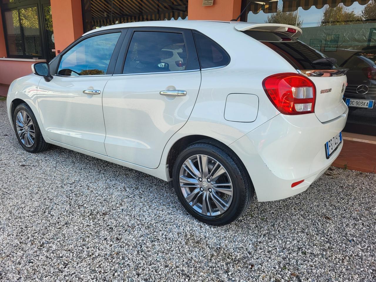 Suzuki Baleno 1.2 Hybrid B-Top