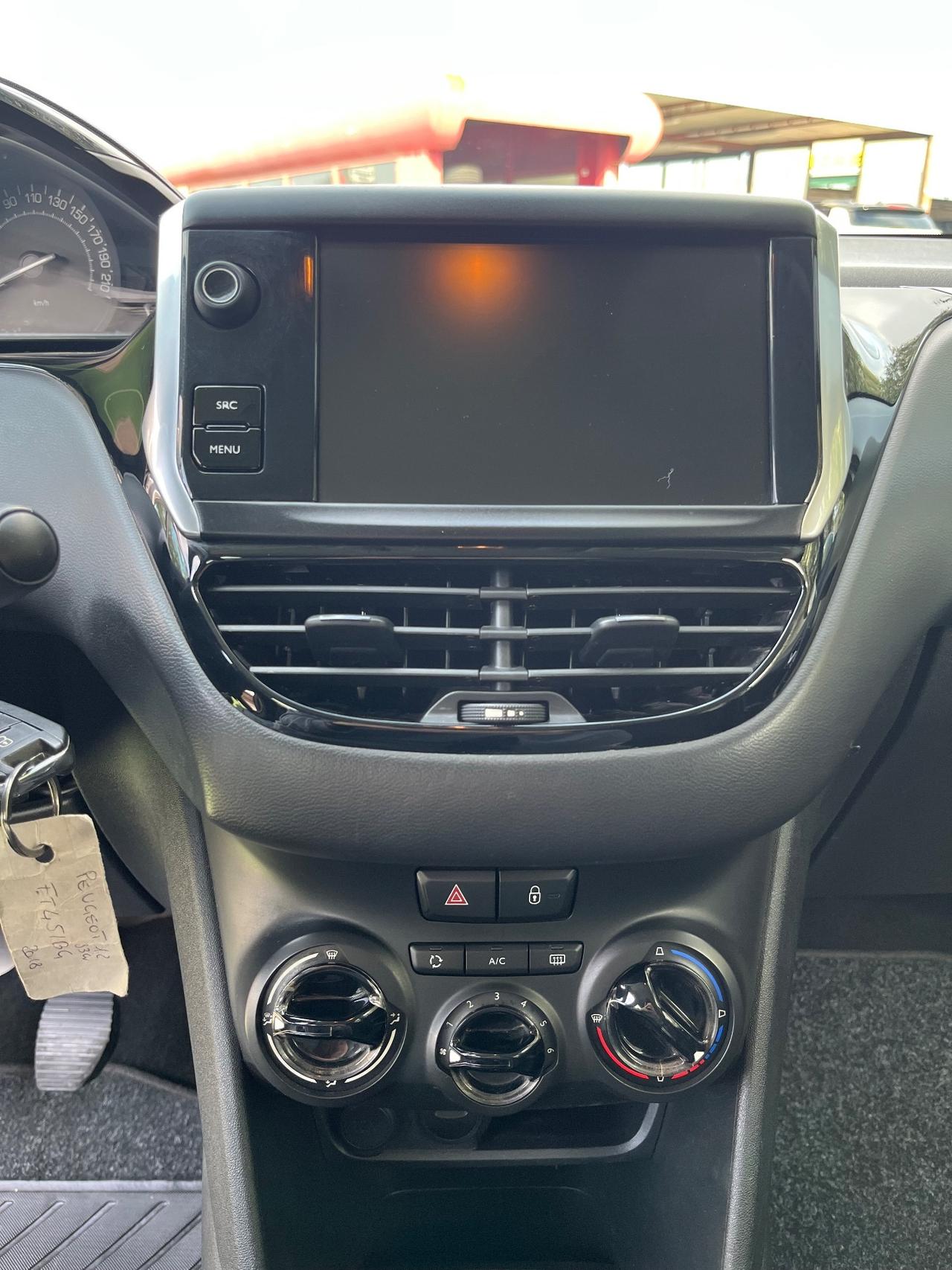 Peugeot 208 PureTech 82 Stop&Start Signature