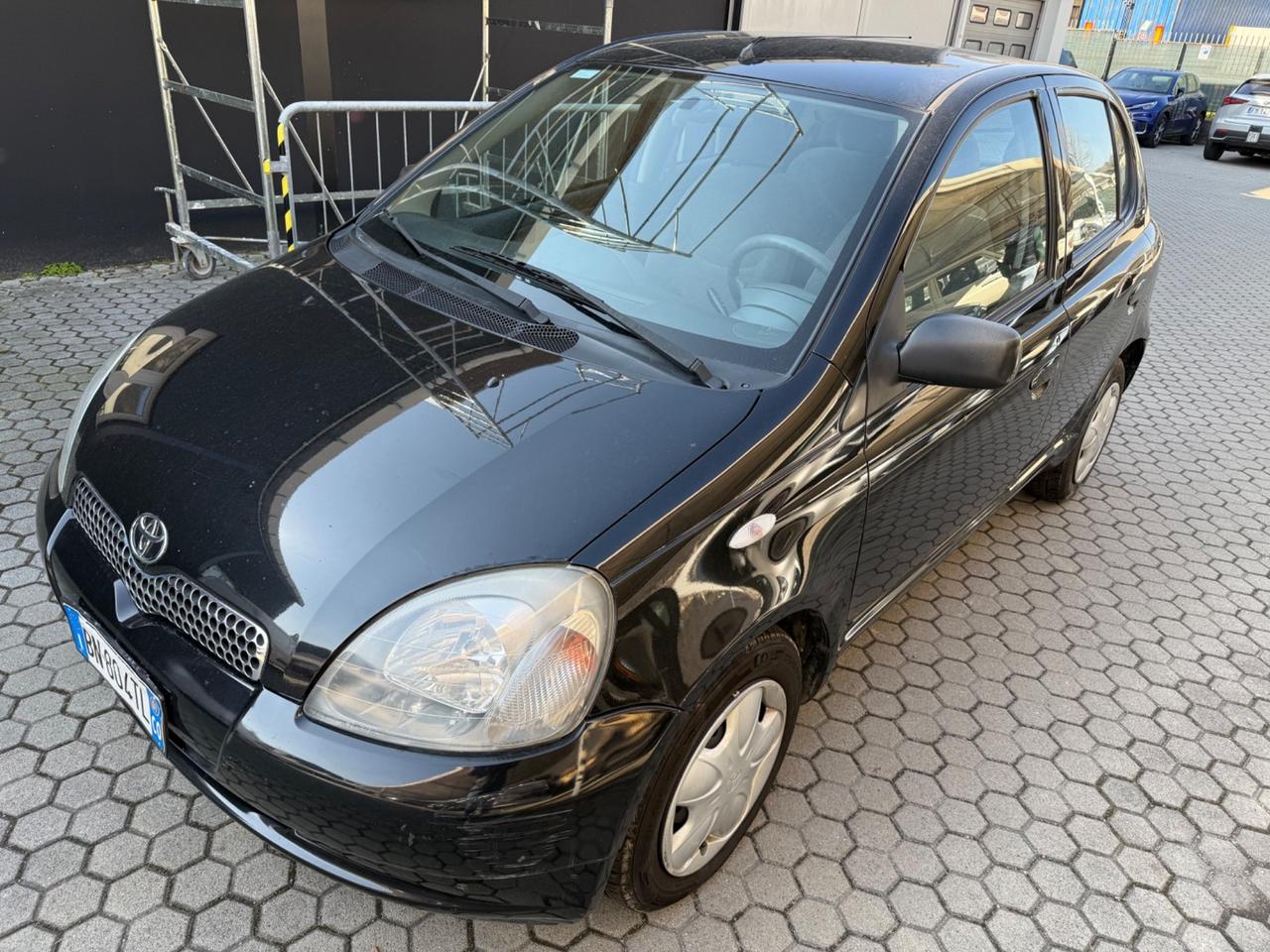 Toyota Yaris 1.0i 16V cat 5 porte Sol