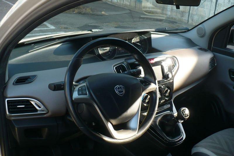 Lancia Ypsilon 1.2 69 CV 5 porte Silver
