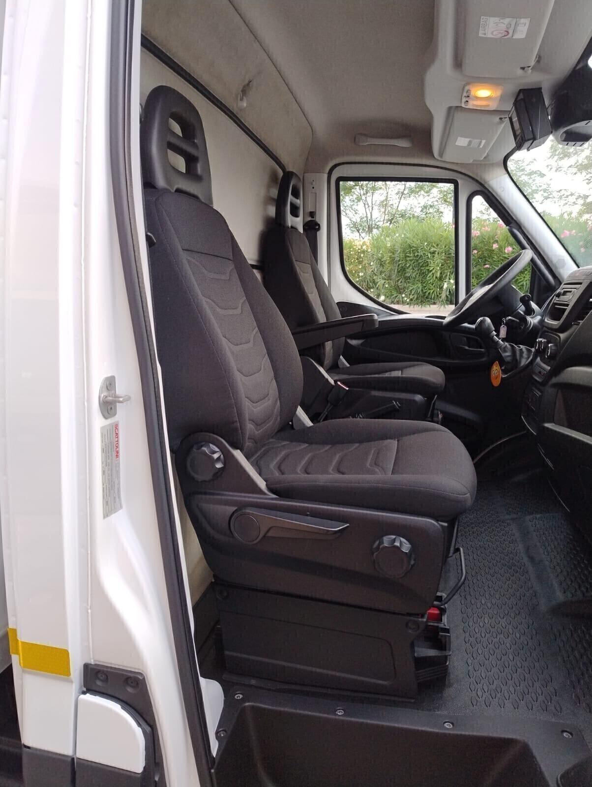 Iveco Daily 60C17 Passo 4750 con Pedana - 2016