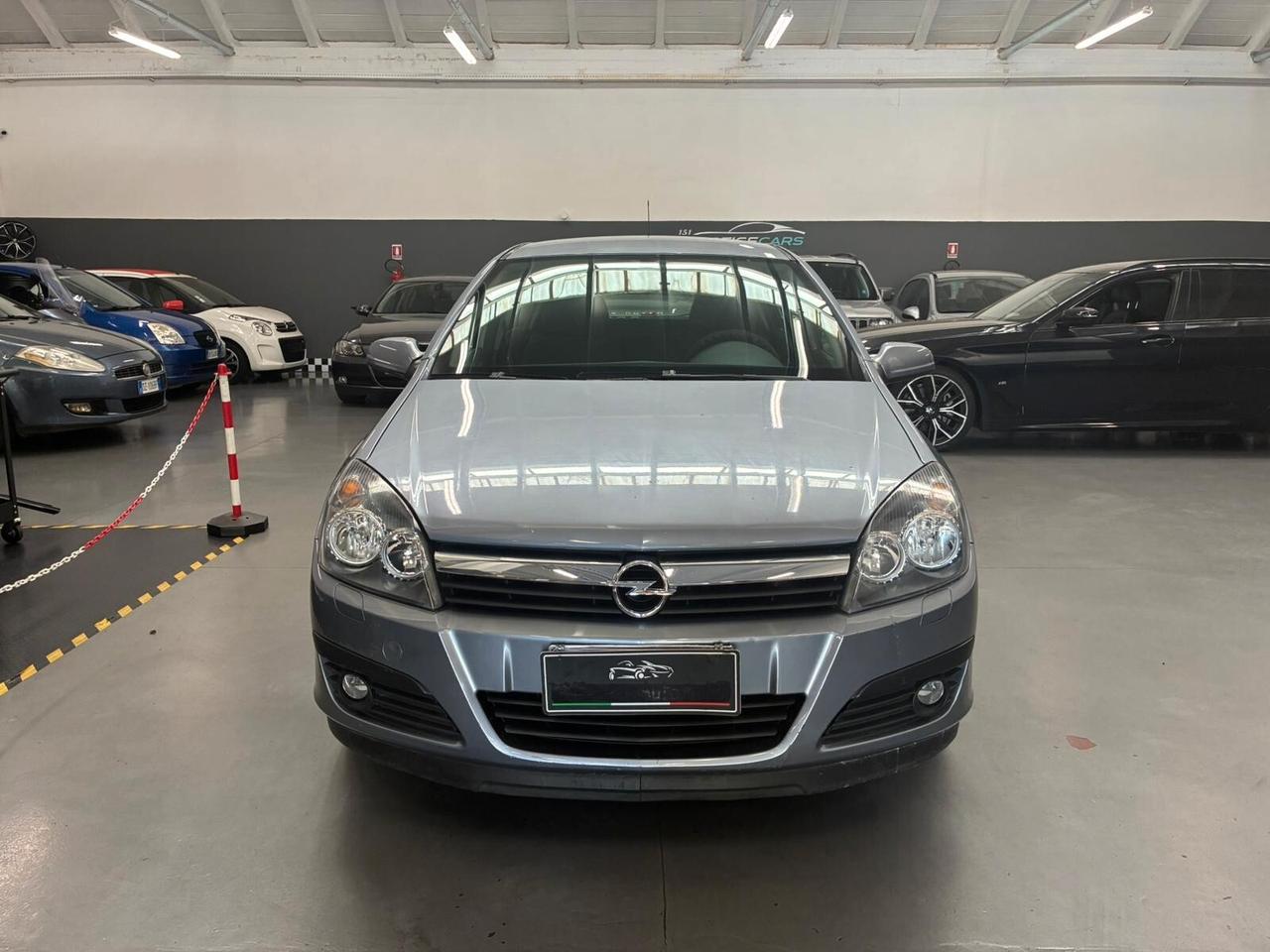 Opel Astra 1.6 16V Twinport 5 porte Cosmo