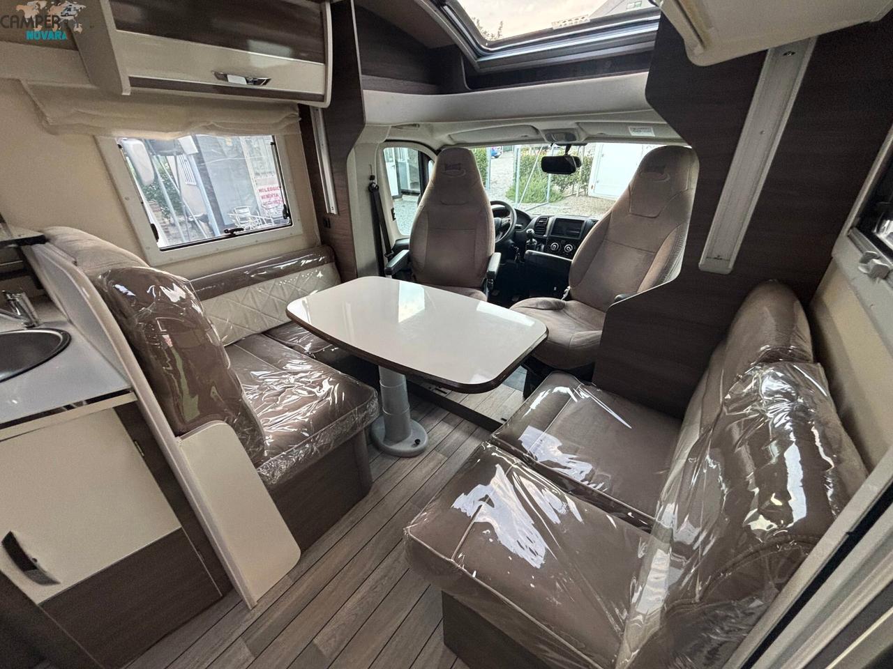 MCLOUIS MC4 860G - Semintegrale con letto matrimoniale in coda e letto basculante