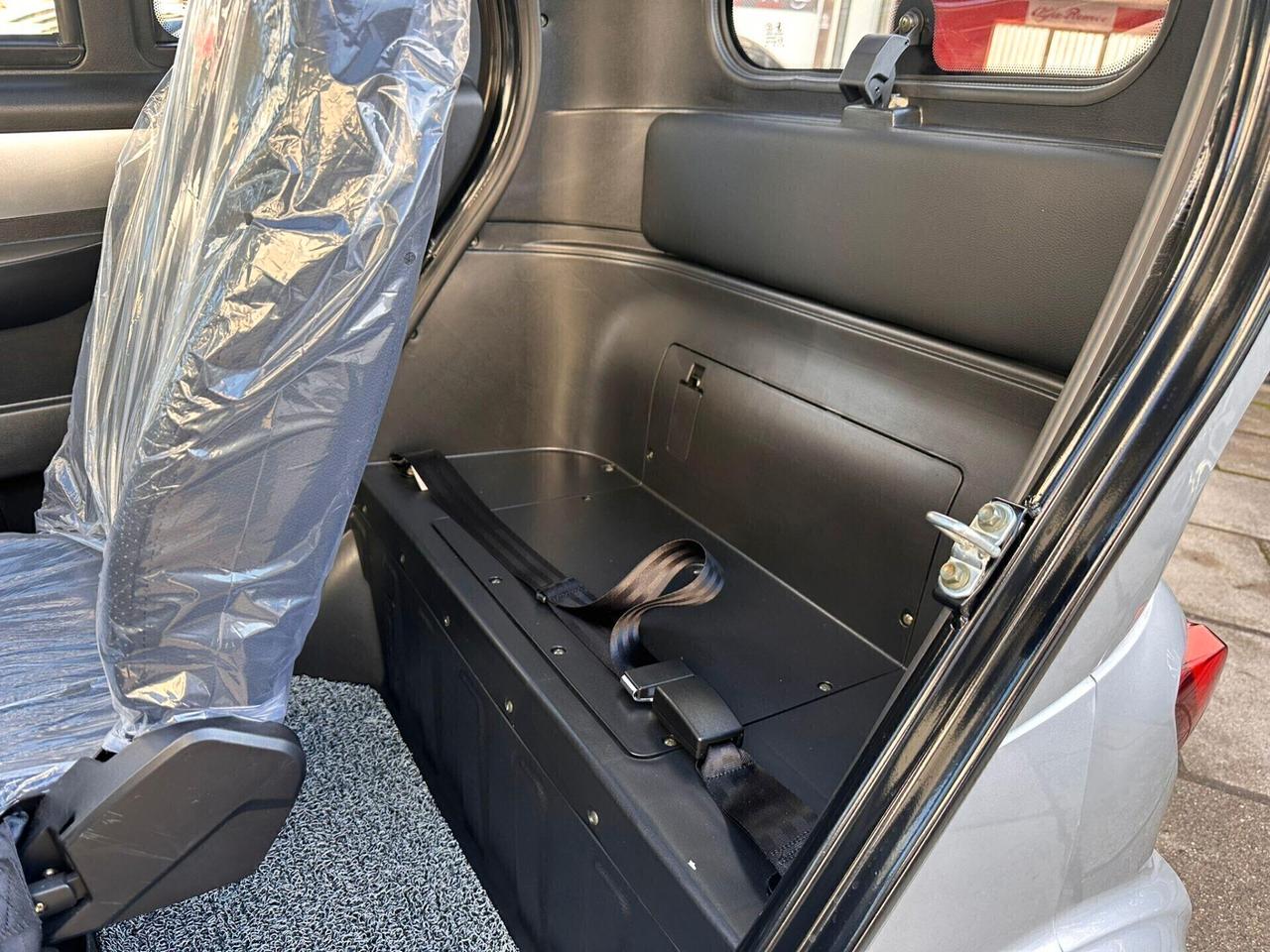 MICRO CAR ELETTRICA MINI - SI GUIDA SENZA PATENTE -