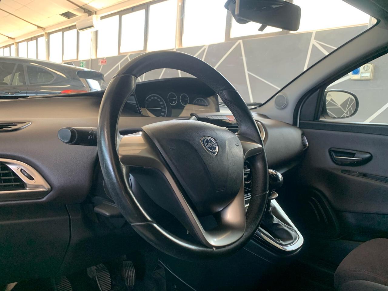 Lancia Ypsilon 1.2 69 CV 5 porte S&S Gold Neopatentati