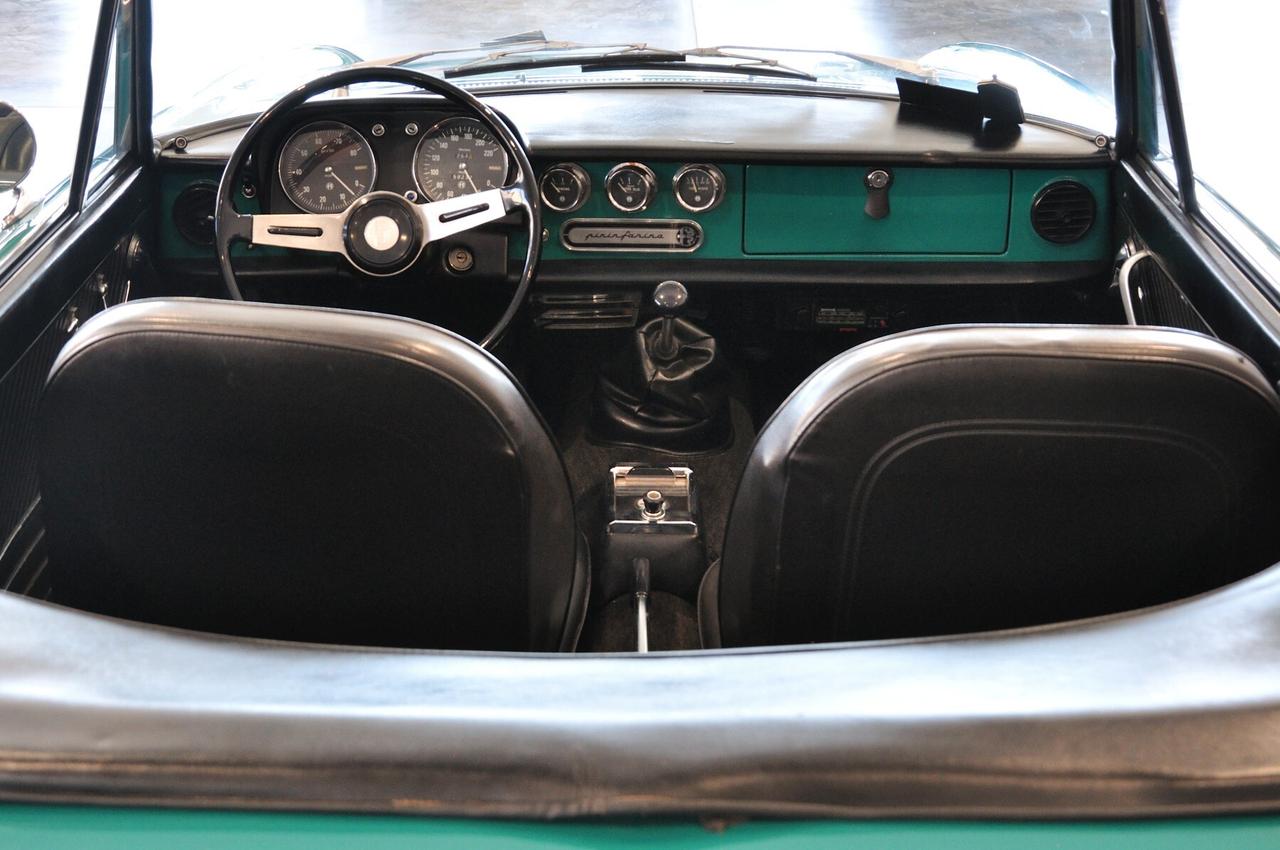 Alfa Romeo Spider 1300 Junior Duetto osso di seppia RIAR conservata