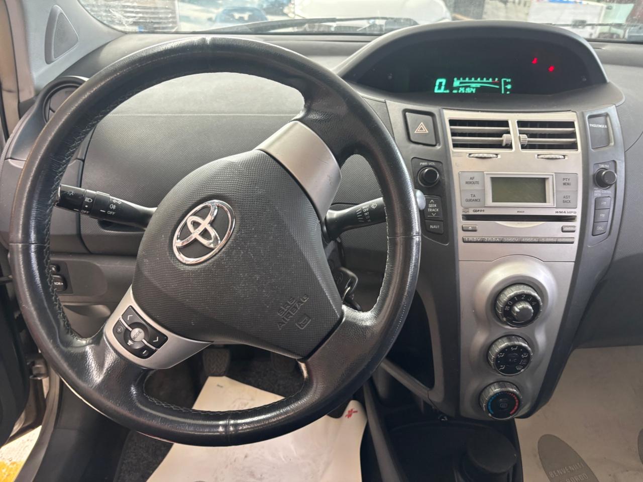 Toyota Yaris 1.0 5 porte Sol