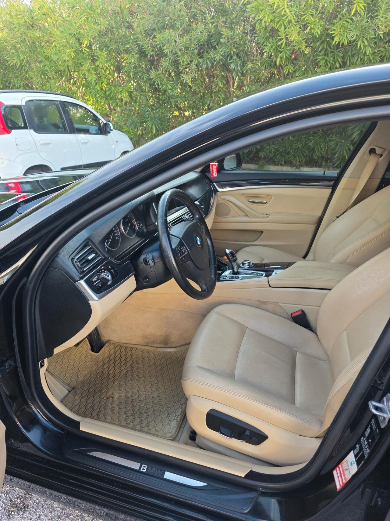 Bmw 520 M sport 2.0 disel 179000 km anno 2015 in perfetto stato tagliando appena eseguito bollo paga