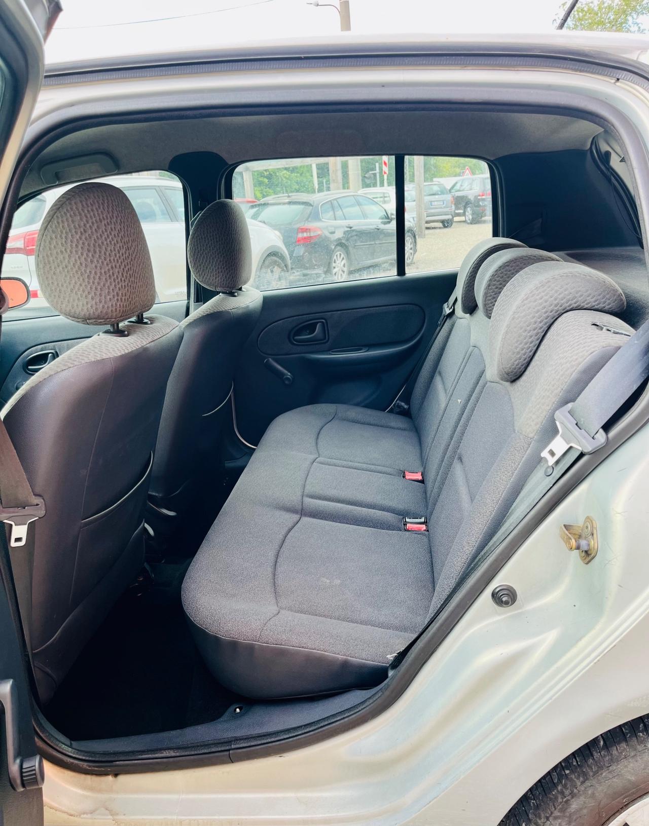 Renault Clio 1.2 benzina 5 porte