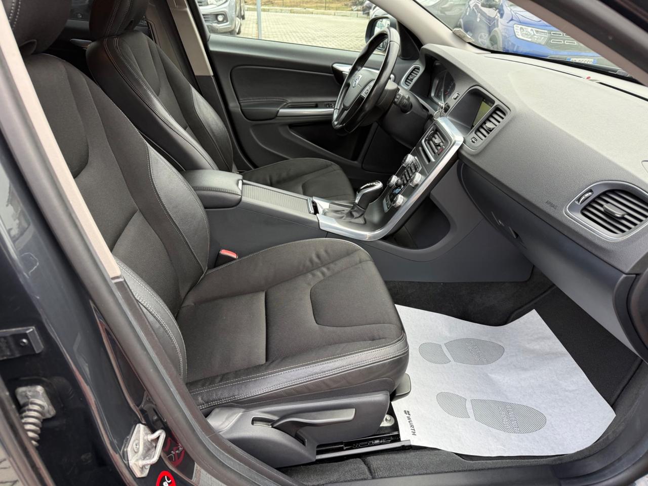 Volvo V60 D2 Geartronic Momentum 84000 KM