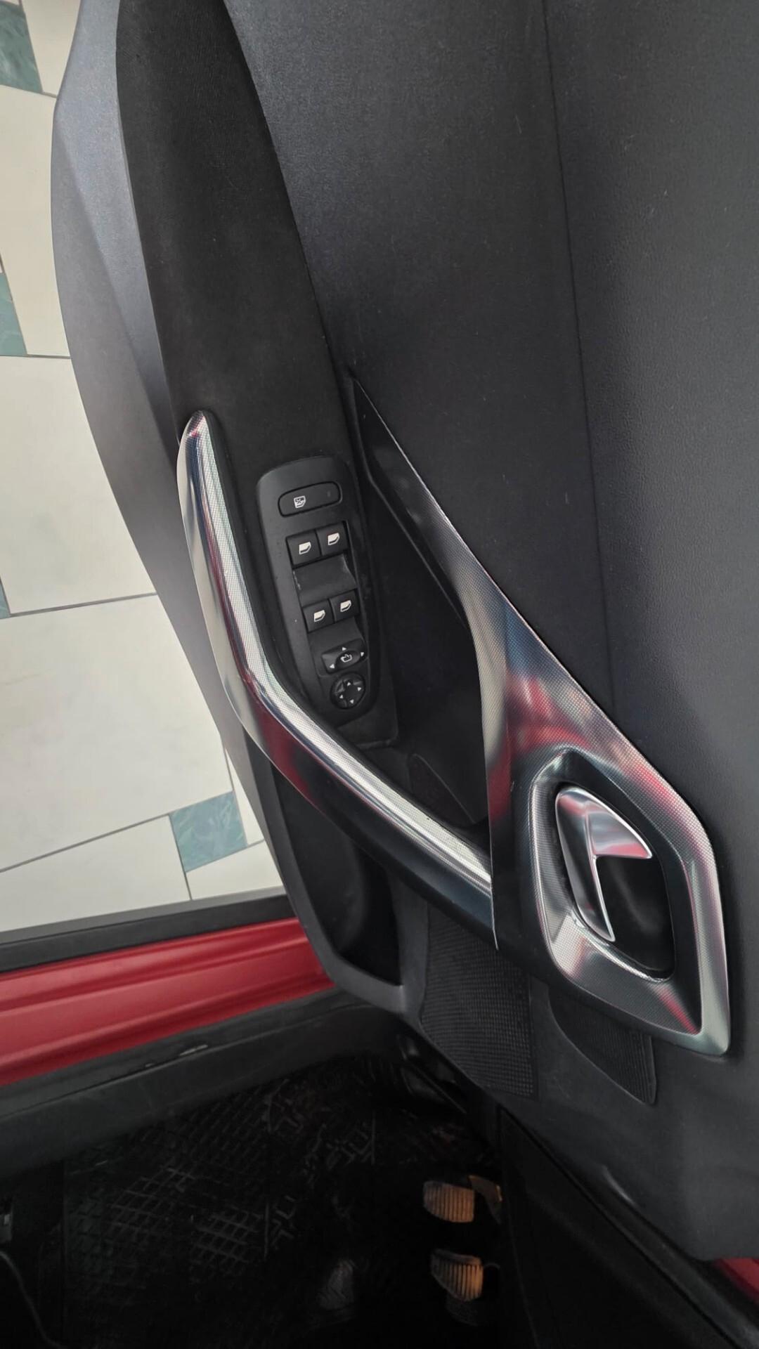 Peugeot 2008 BlueHDi 120 S&S Allure Red matt