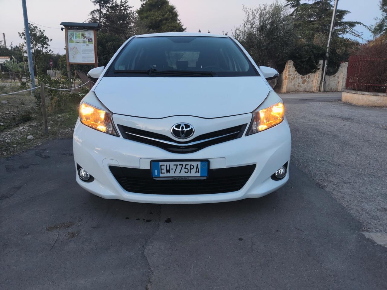 Toyota Yaris 1.0 5 porte Lounge