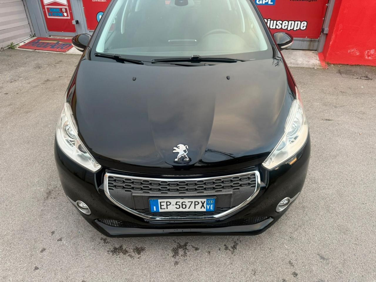 Peugeot 208 1.2 82cv Allure - 2013