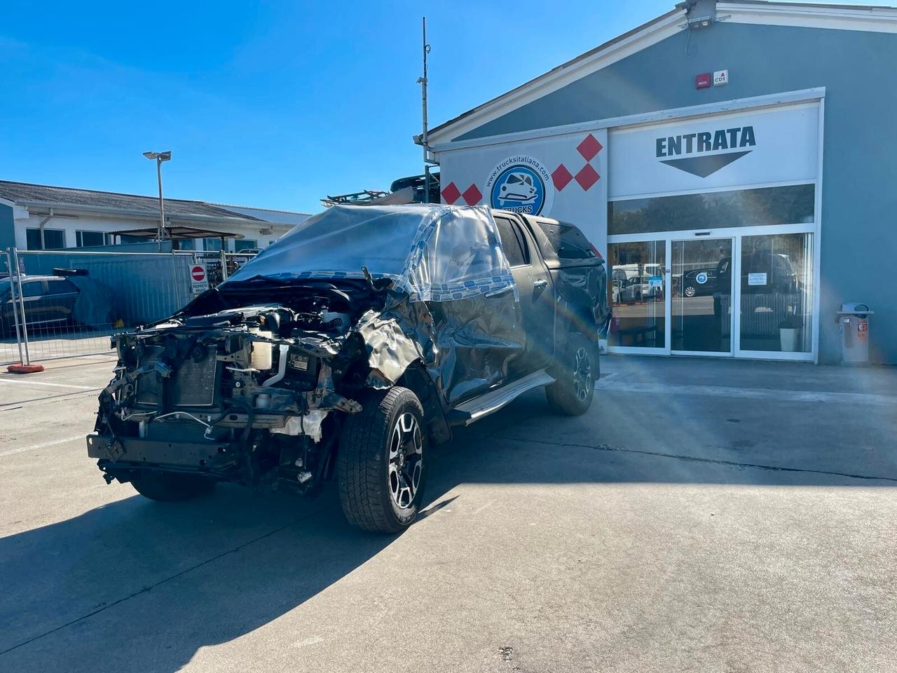 Toyota Hilux 2.4 D-4D 4WD 4 porte Double Cab Lounge ***INCIDENTATO**