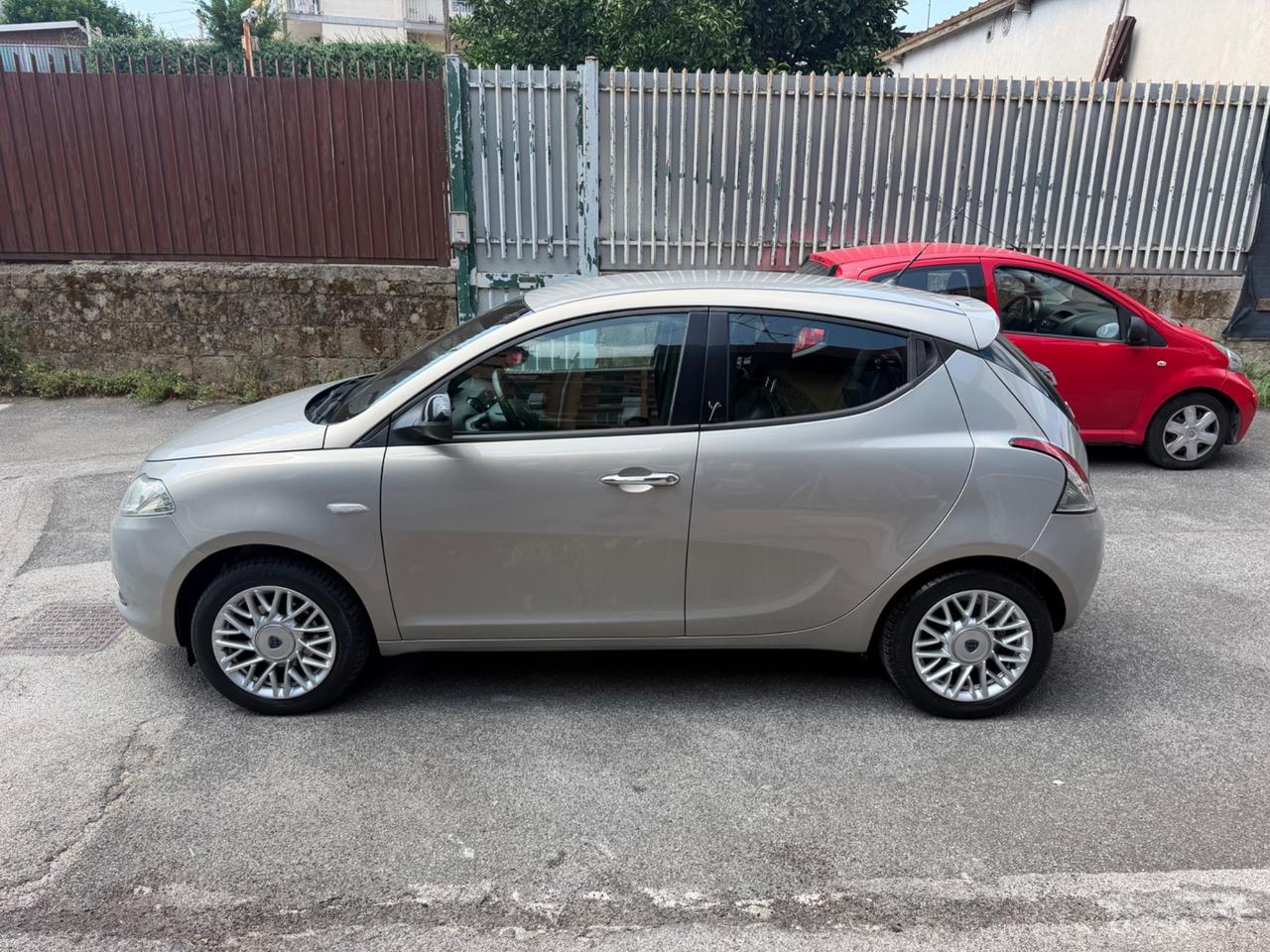 Lancia Ypsilon 0.9 TwinAir 85 CV 5 porte S&S DFN Platinum