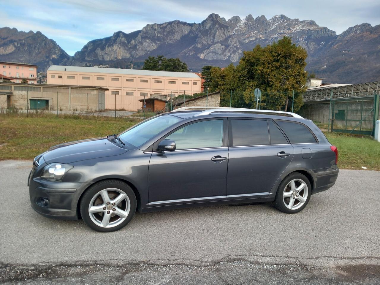 Toyota Avensis SW 2.2 D-4D KM 113000!!!