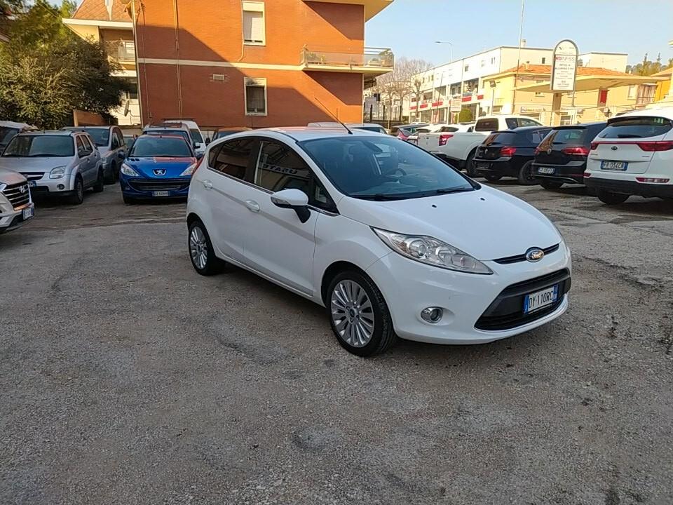 Ford Fiesta 1.4 5 porte Bz.- GPL Titanium Neopatentati