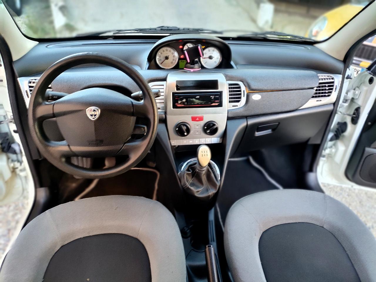 Lancia Ypsilon 1.2 8v Platino