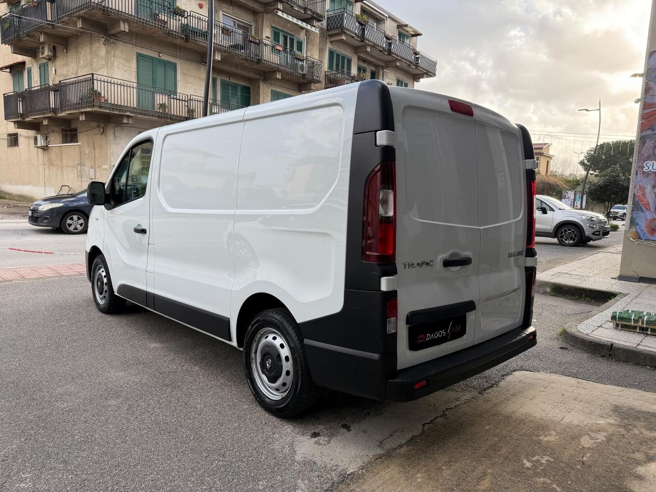 Renault TRAFIC 1.6 120 cv 3 POSTI