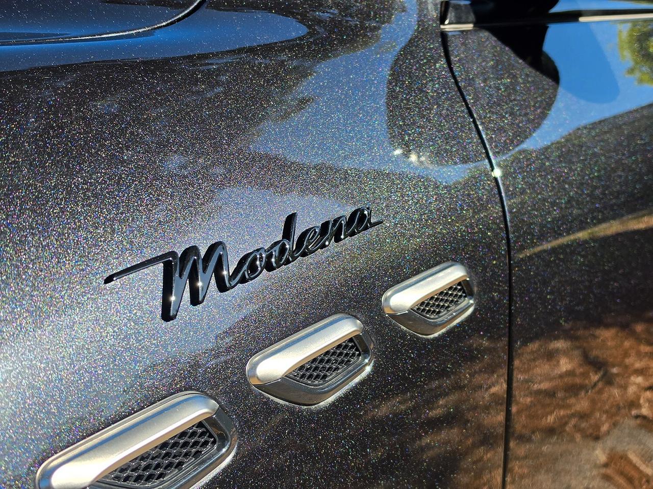 Maserati Grecale MHEV 330 CV AWD Modena VERNICE SPECIALE _ FULL OPTIONAL _ GARANZIA UFFICIALE _ TAGLIANDI UFFICIALI _ GARANZIA 12 MESI _ HEAD UP DISPLAY _ CERCHI DIAMANTATI _ SEDILI RISCALDATI _ RETROCAMERA _ UNICO PROPRIETARIO