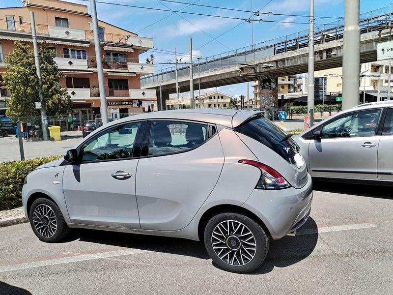 Lancia Ypsilon 1.0 FireFly 5 porte S&S Hybrid Alberta Ferretti