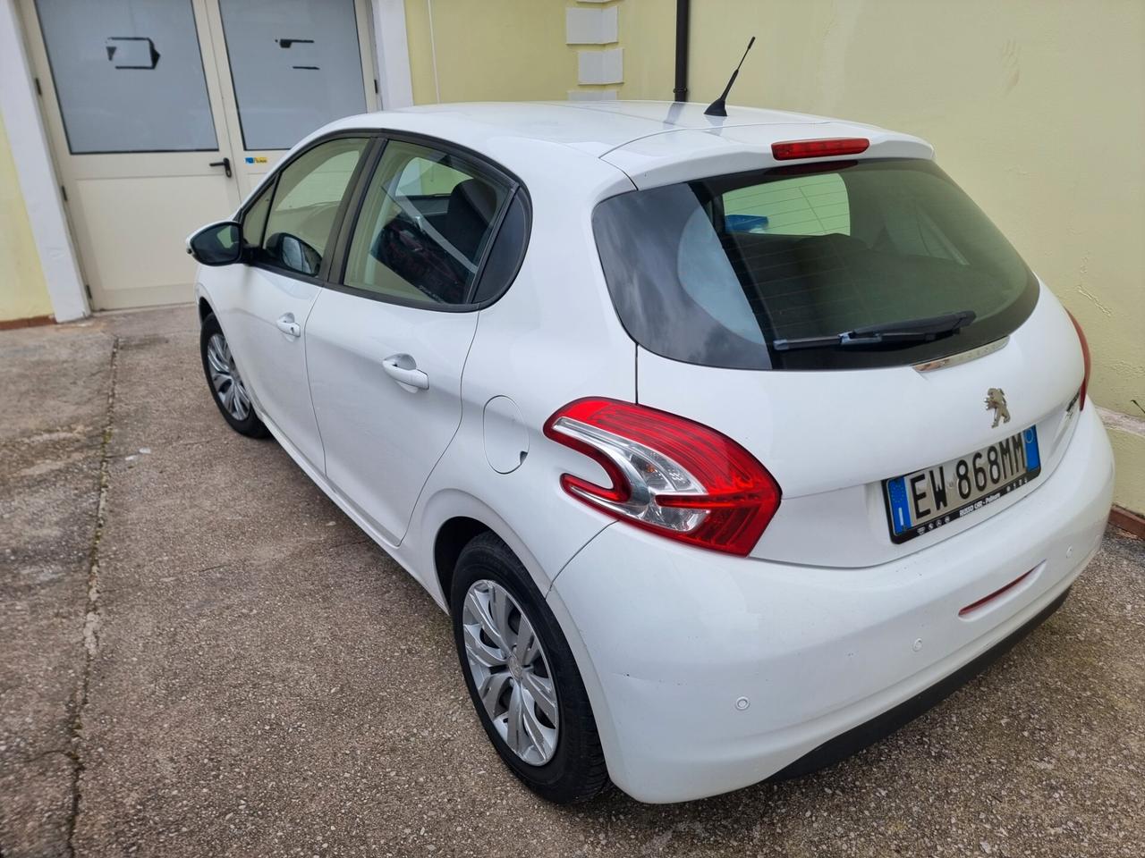 Peugeot 208 1.4 HDi 68 CV 5 porte Access