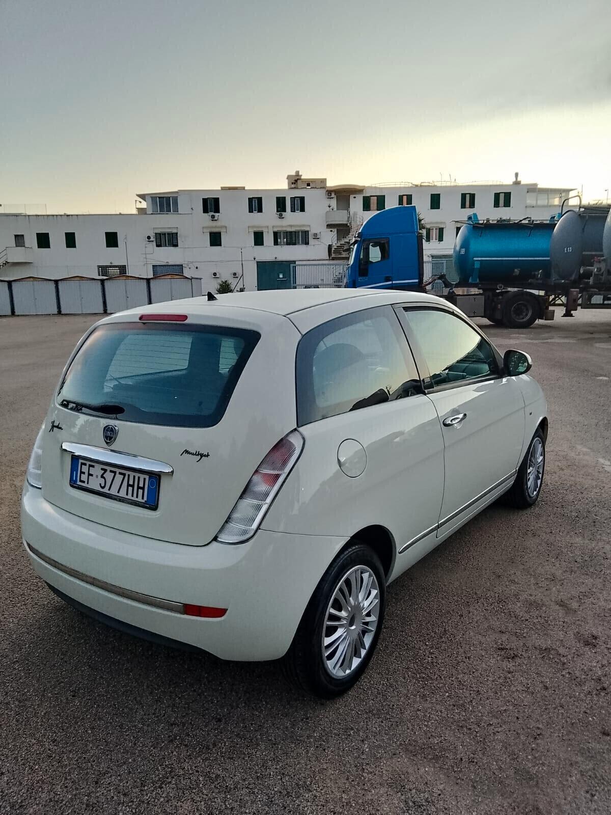 Lancia Ypsilon 1.3 MJT 75 CV Diva