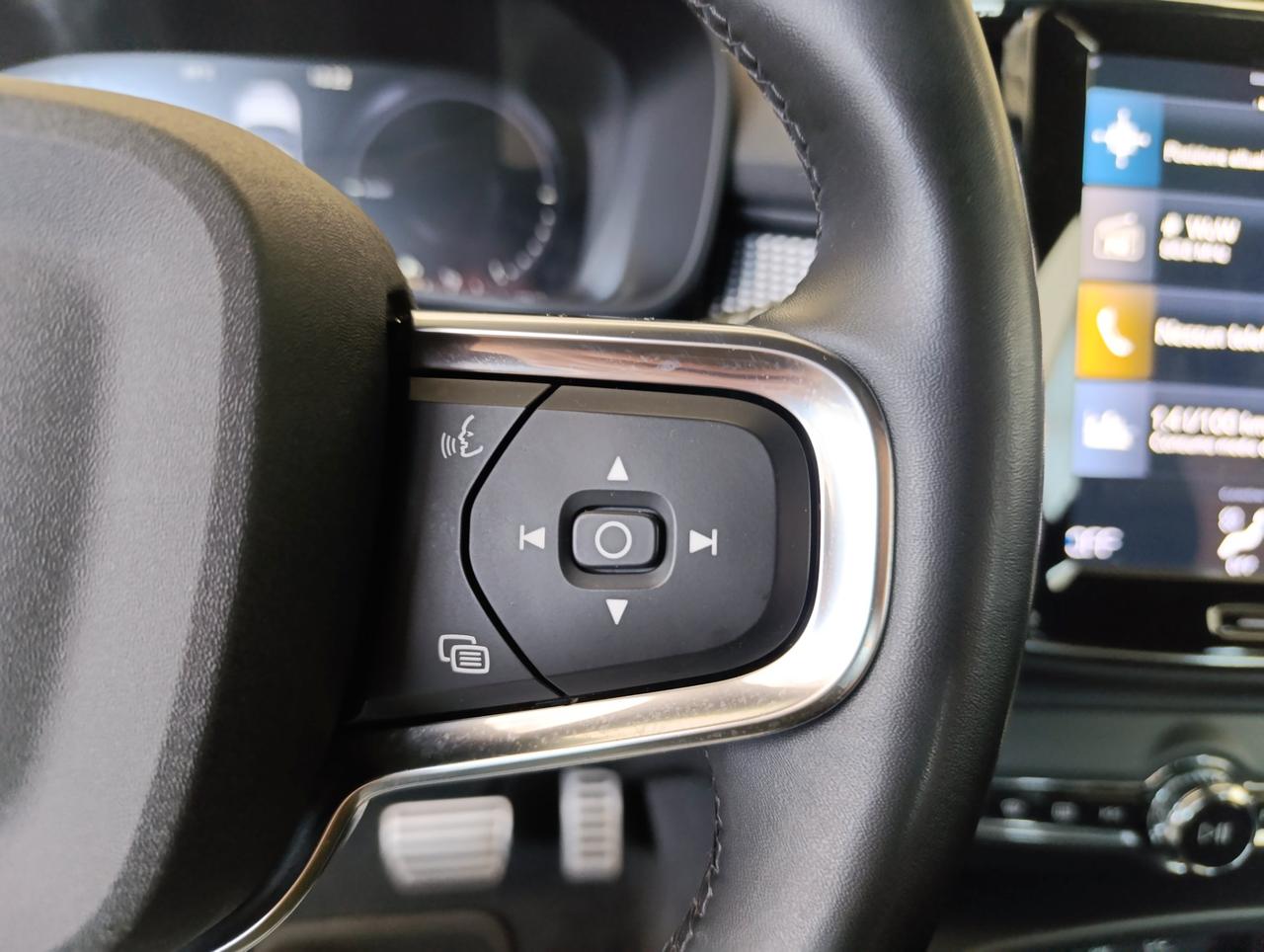 Volvo XC40 1.5 t4 phev R-design auto my21