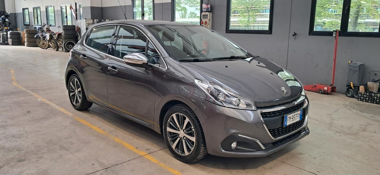 Peugeot 208 PureTech 1.2 km 0