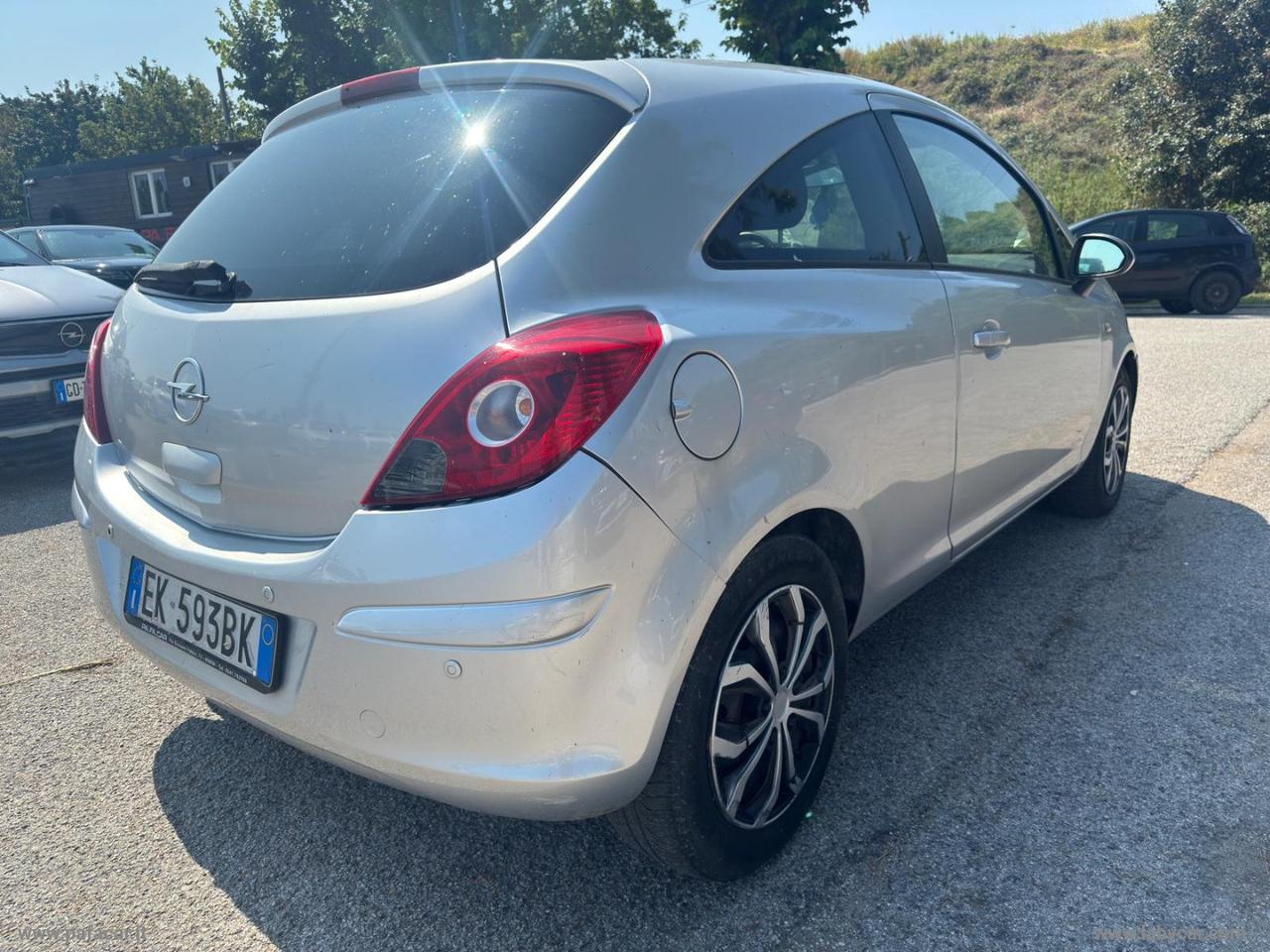 OPEL Corsa 1.2 3p. b-color
