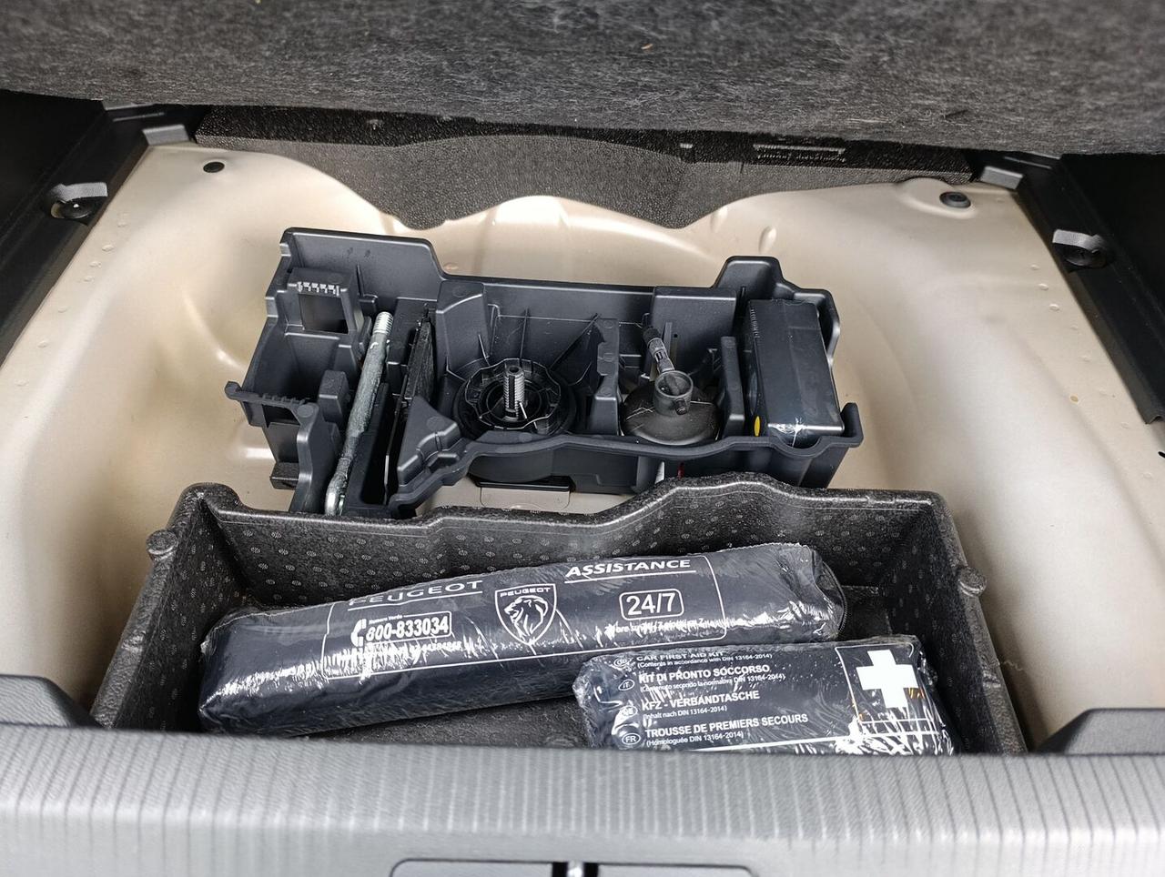 Peugeot 2008 1.5 bluehdi Allure Pack s&s 130cv eat8