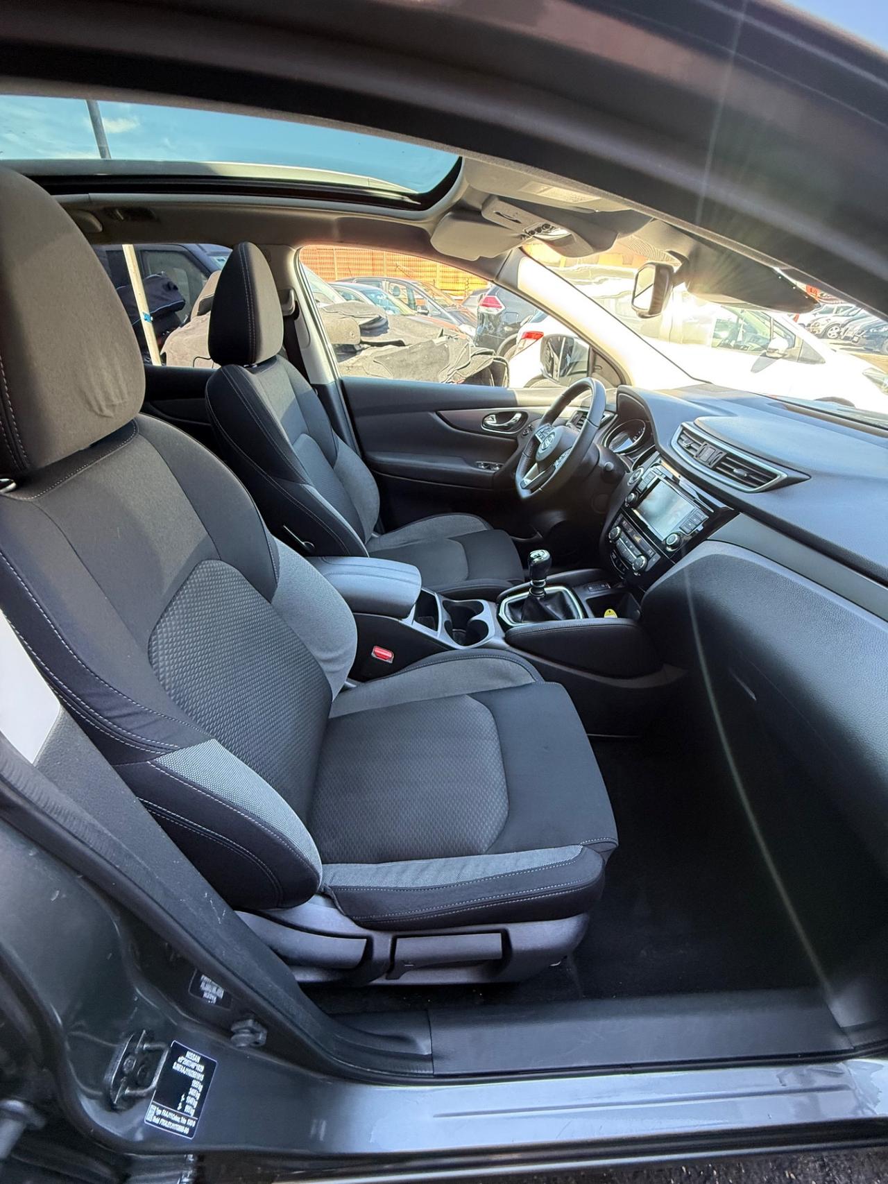 Qashqai 1..5 dCi 115 CV Tekna+-unipro-rate-garanzia